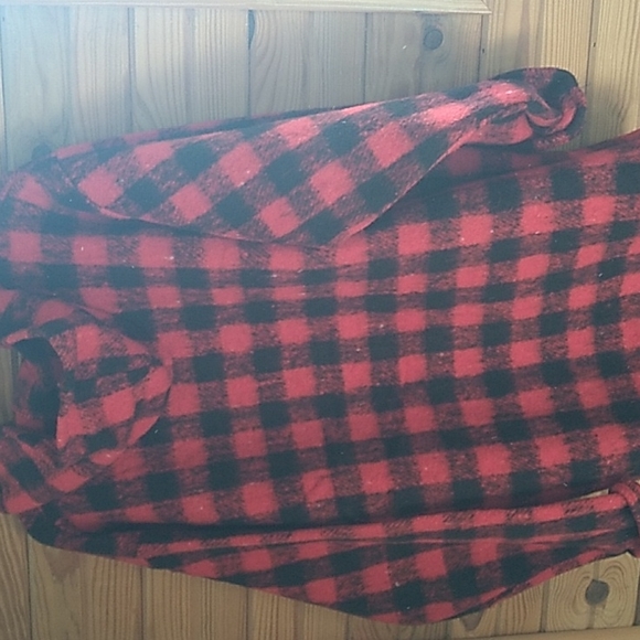 Deep red and black check thick hoodie size medium - Picture 2 of 3